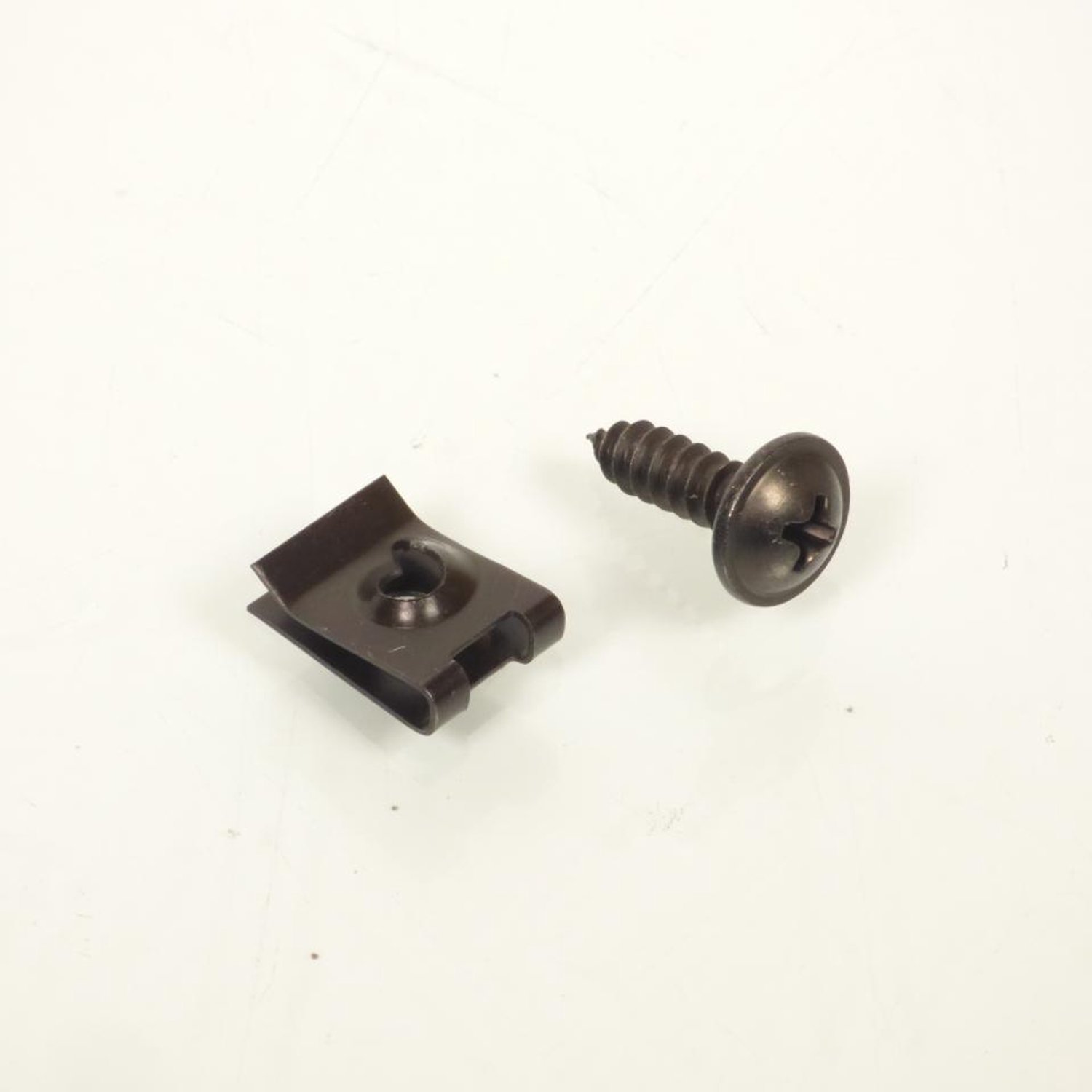 Lot de 25 agrafes et 25 vis de carénage Ø5mm pour moto scooter Neuf