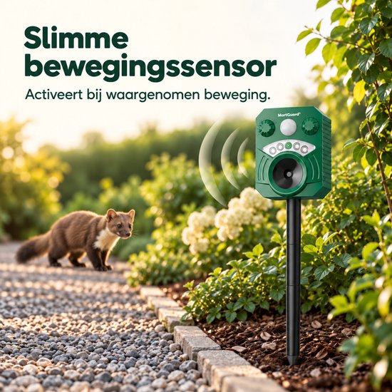 Groene MartGuard verjager met bewegingssensor in de tuin voor detectie.