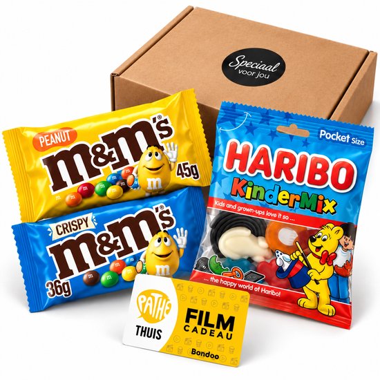 Cadeaubox met M&M's Peanut, Crispy, Haribo KinderMix en een Pathé Thuis cadeaukaart met 'Speciaal voor jou' sticker.