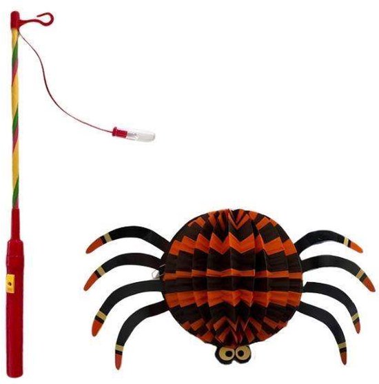 Oranje-zwarte spinnenlampion met bijbehorende rode lampionstok op een witte achtergrond.