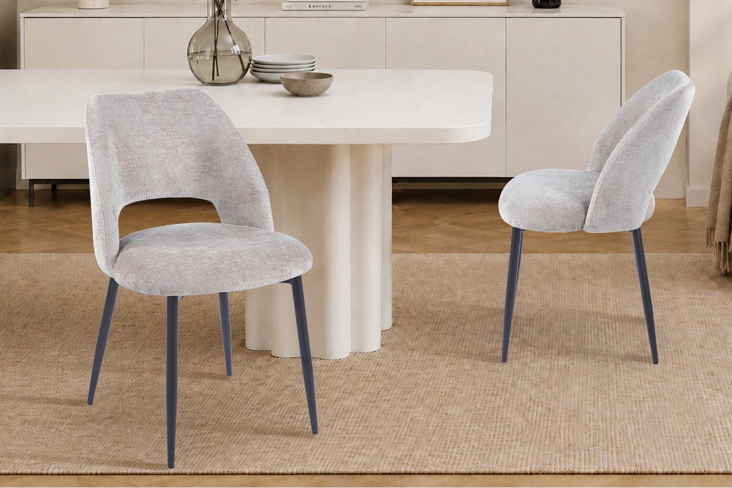 Stoelen/Eetkamerstoel 'Arlo' in stof Harmony Zand kleur - H 82cm x B 51 x D 59.5 cm - Rousseau - Per stuk