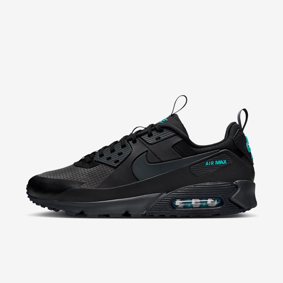 Zijaanzicht van de linker Nike Air Max 90 sneaker in zwart met een turquoise Air Max-logo en zichtbare Air-unit.
