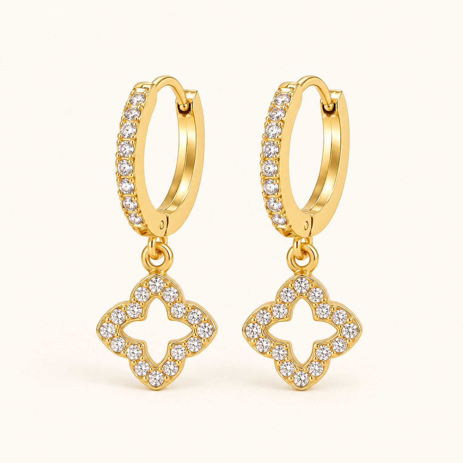Goudkleurige Clover Oorbellen Dames met Zirkonia