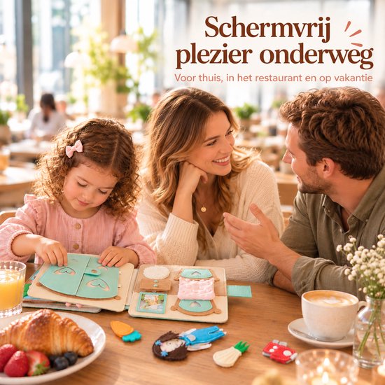 Een gezin in een restaurant met een kind dat in een schermvrij Montessori-activiteitenboek speelt.