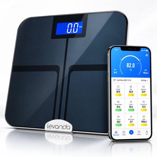 Zwarte Levanda personenweegschaal met digitaal display en bijbehorende smartphone-app voor lichaamsanalyse.