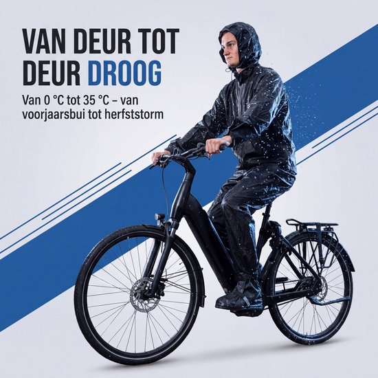 Man op een fiets draagt een zwart regenpak met capuchon in de regen. Tekst: Van deur tot deur droog.