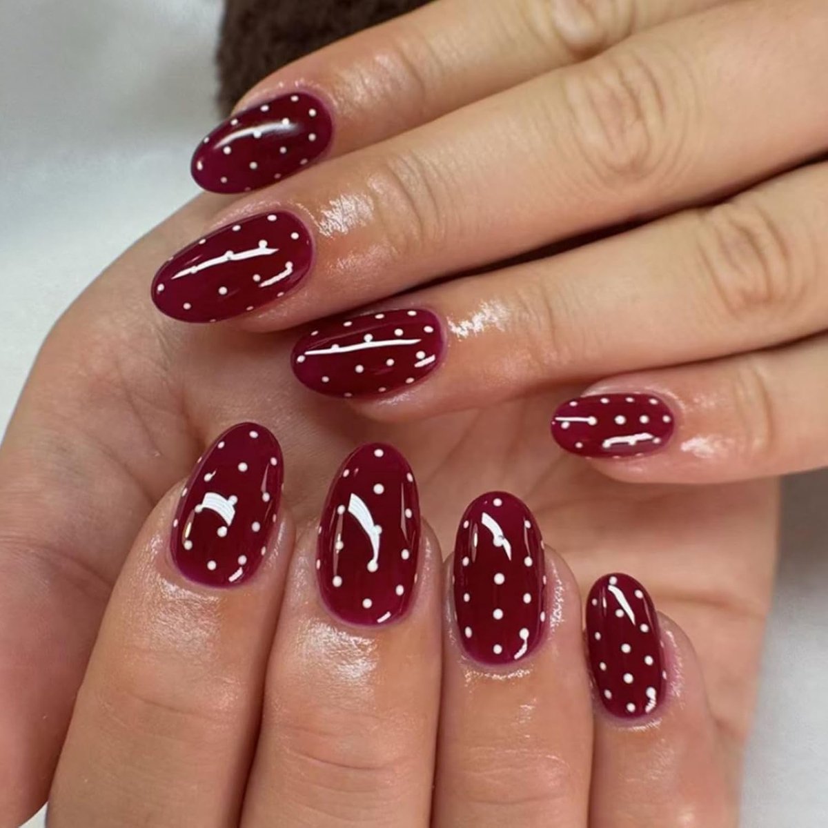24 stuks nagels om op te plakken, amandel, medium, witte stippen, kunstnagels om op te plakken, rood, French press on nails, acryl, kunstnagels, natuurlijke valse nagels voor vrouwen en meisjes