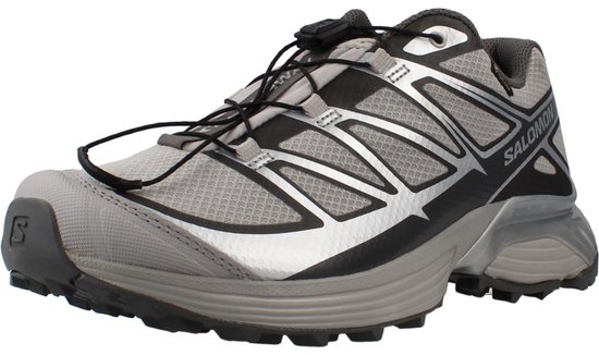 Salomon XT Pathway GTX sneaker in zilver en grijs met vetersysteem en Salomon logo op de zijkant.