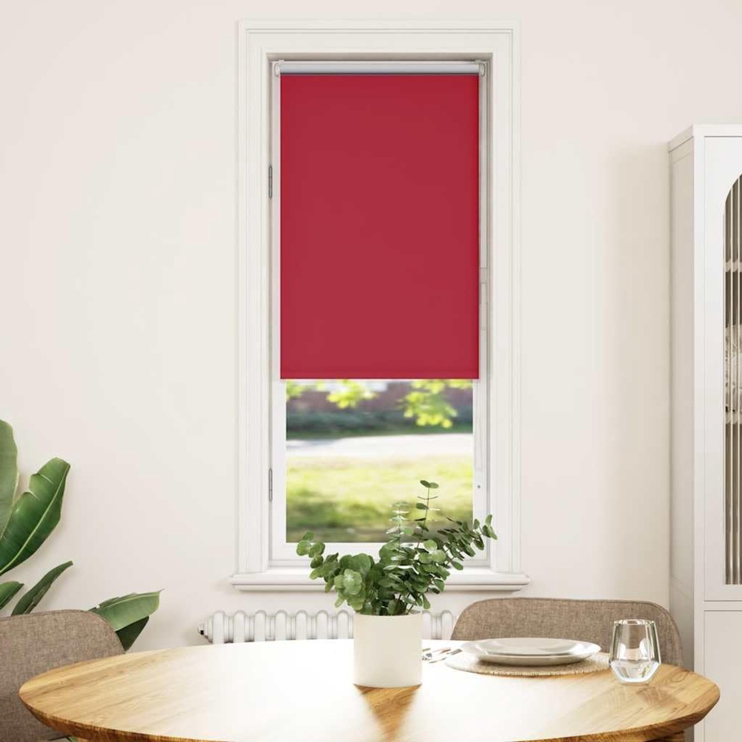 Verduisteringsrolgordijn van 100% polyester voor lichtcontrole en privacy, meerdere montagemethoden met schroeven of klemdragers, ideaal voor thuis en op kantoor