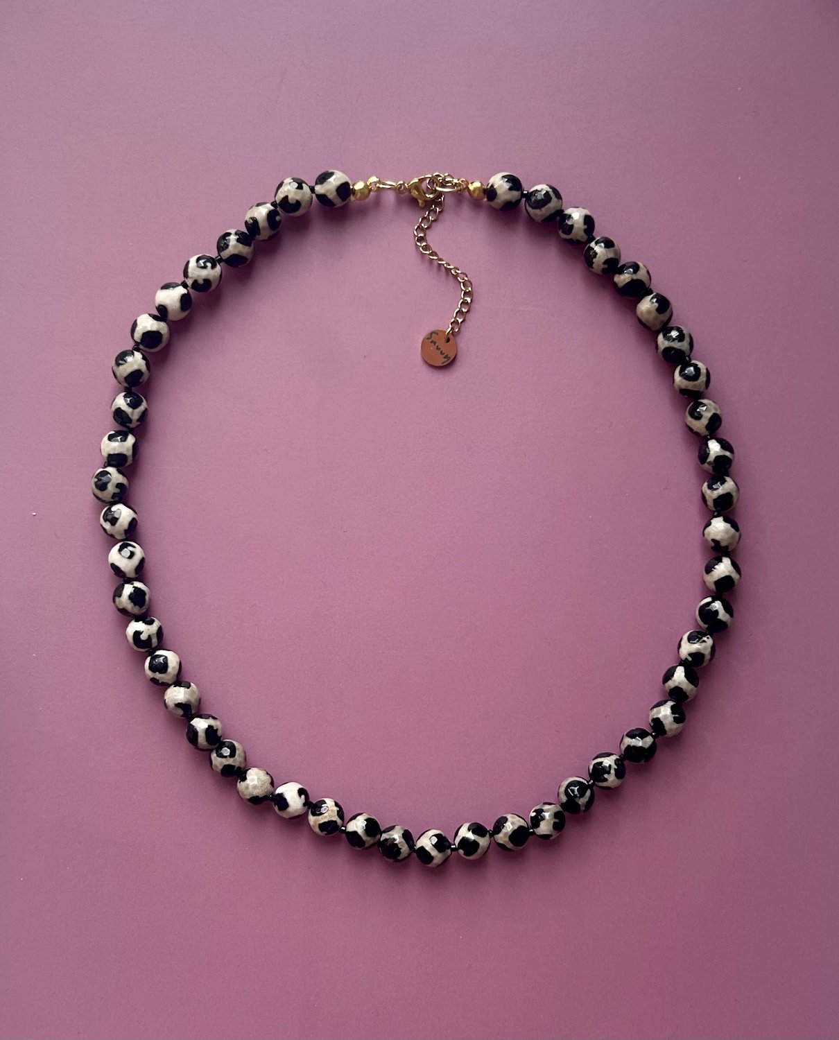 Handgemaakte ketting - handmade necklace - necklace - Ketting - zwarte ketting - colour stone necklace - zwarte statement ketting met ronde kralen - ketting - statement ketting - ketting met kralen - ketting - lange ketting - kralen ketting