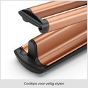 Detailopname van de zwarte stylingtool met koperkleurige toermalijn-keramische cilinders en koelte-uiteinden.