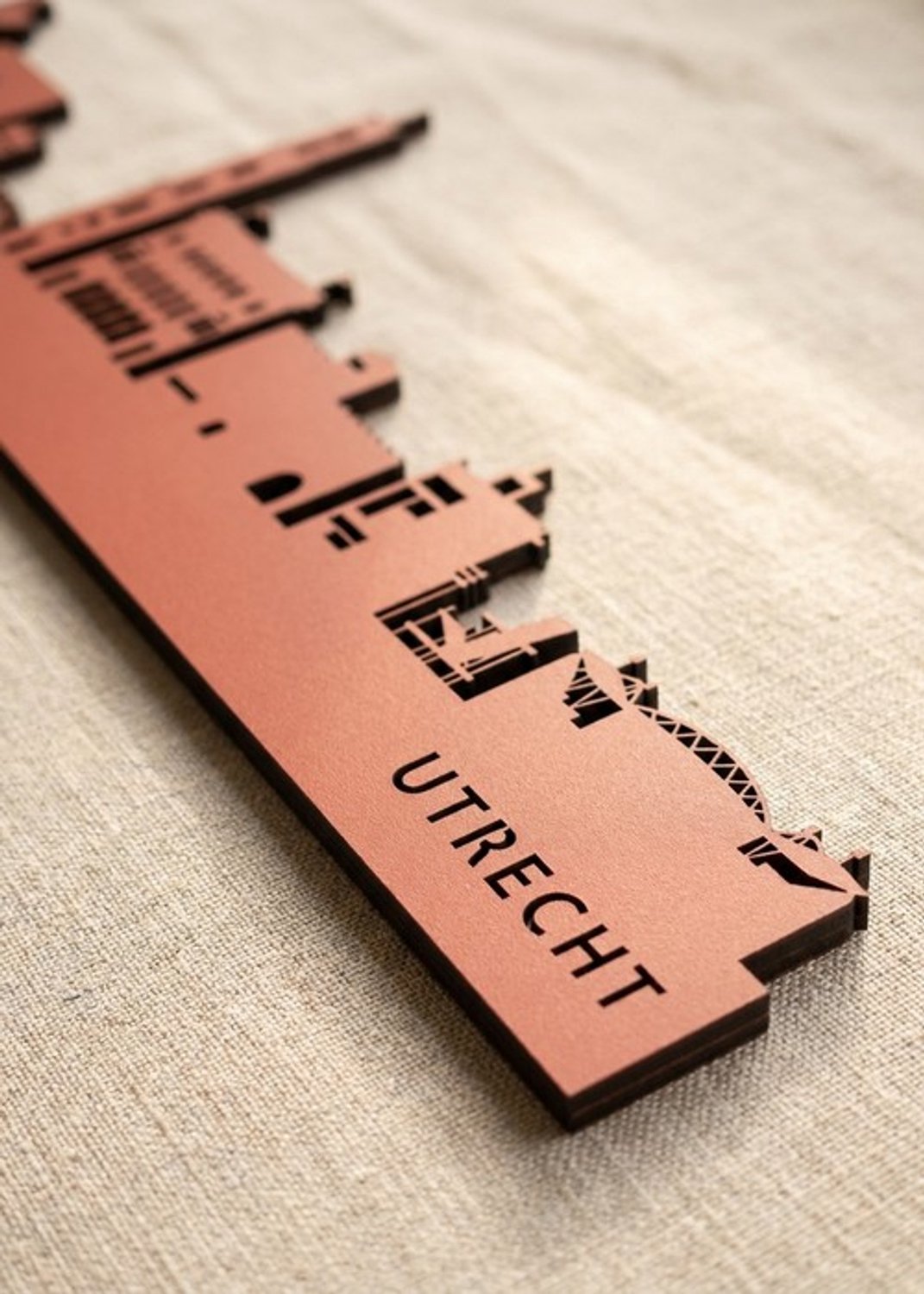 Houten Skyline Utrecht | Wanddecoratie voor aan de muur | Rood MDF | 70 x 14 cm