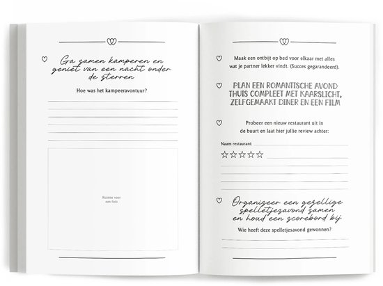Pagina's uit een koppelboek met uitdagingen zoals kamperen, dineren en spelletjesavonden met ruimte voor foto's.