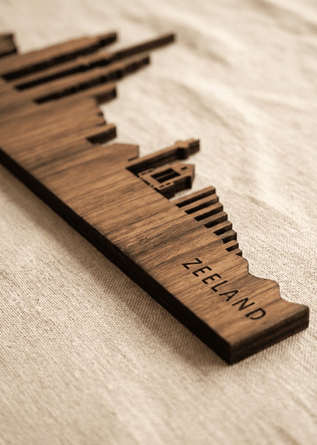 Houten Skyline Zeeland | Wanddecoratie voor aan de muur | Noten | 100 x 20 cm