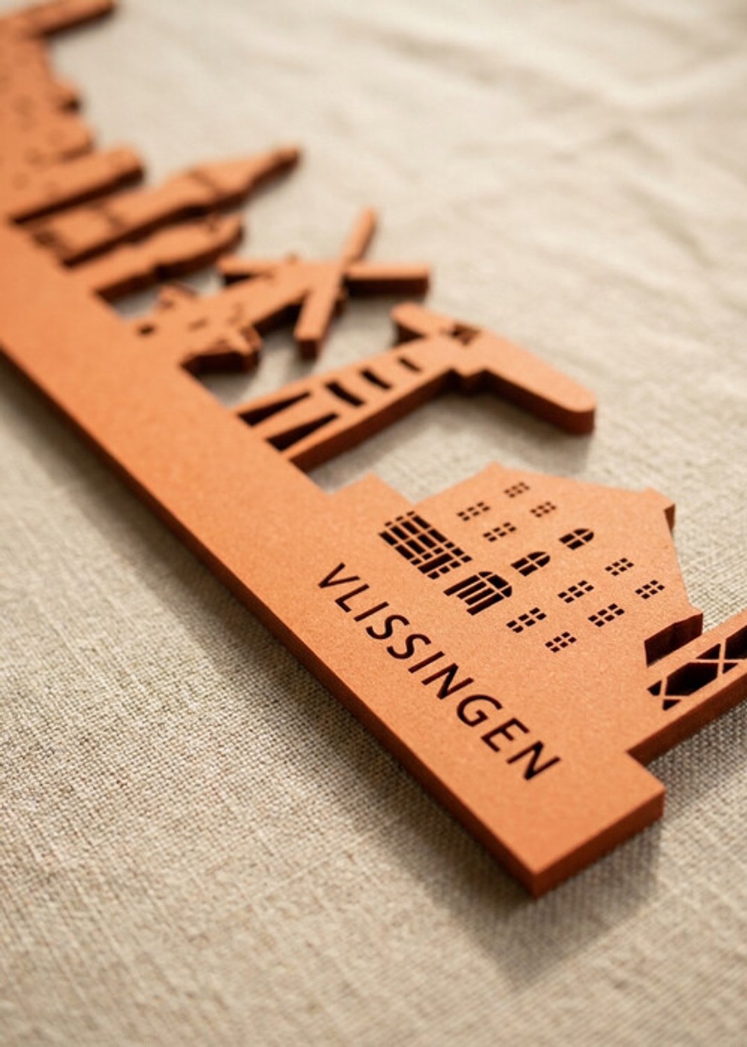 Houten Skyline Vlissingen | Wanddecoratie voor aan de muur | Oranje MDF | 70 cm breed