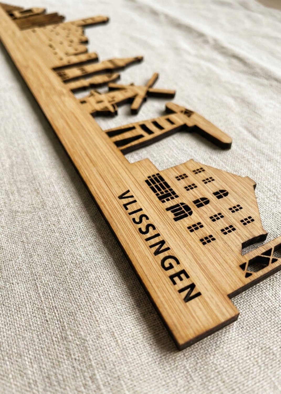 Houten Skyline Vlissingen | Wanddecoratie voor aan de muur | Bamboe | 70 cm breed