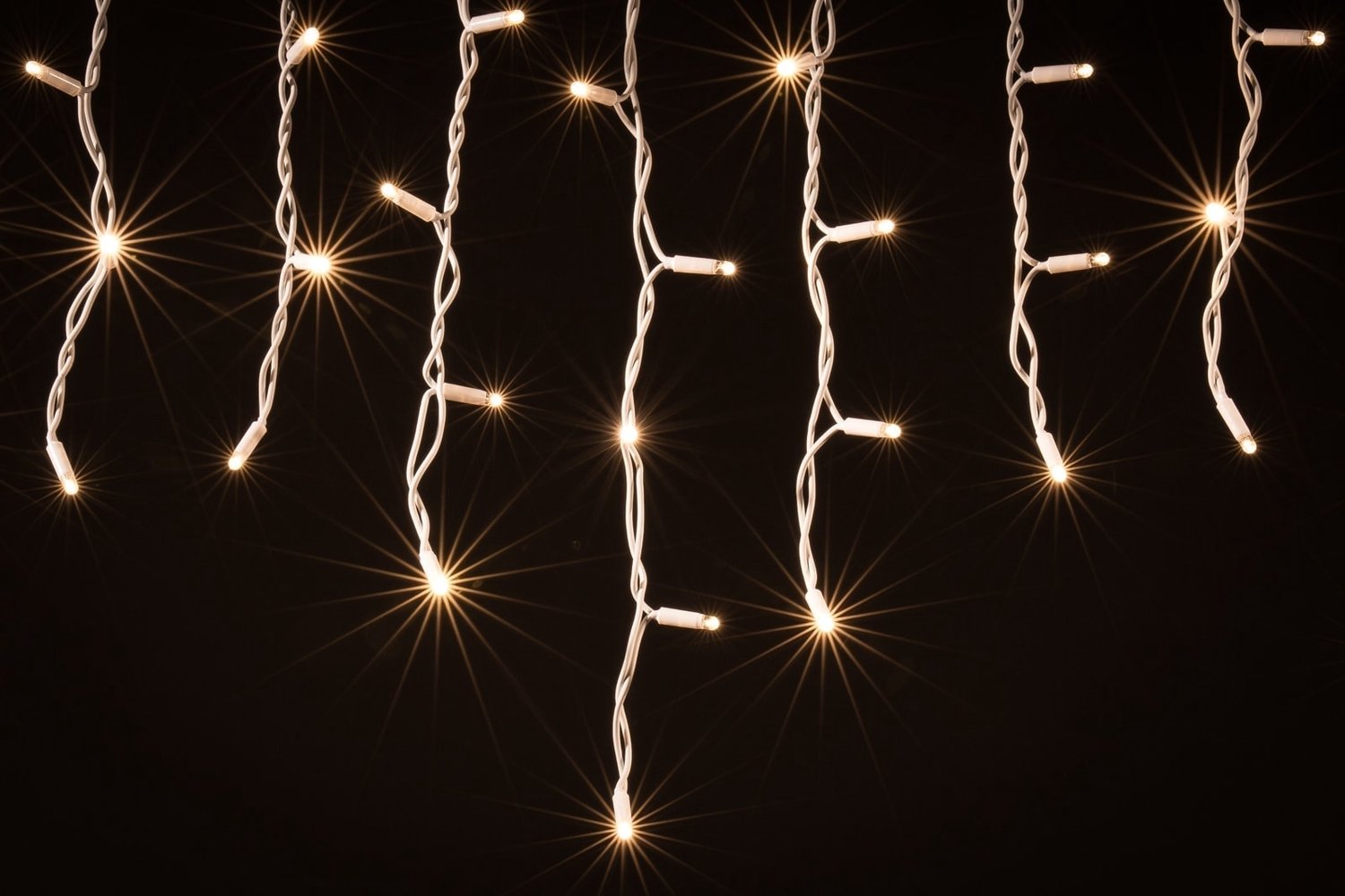 Blynx IJspegel Verlichting Buiten - Lichtgordijn Buiten - 12 x 0,5 Meter - 456 LED - Modern Warm Wit - Twinkle - Wit Snoer - IP67 - Koppelbaar tot 90m - Inclusief Startkabel