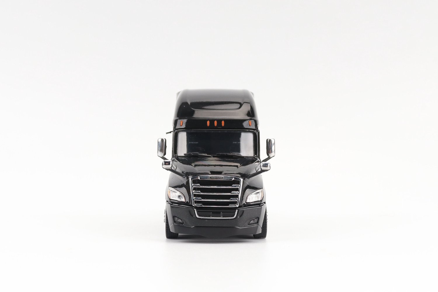Freightliner New Cascadia - Truck - 72" Sleeper - Diecast Masters - Schaal 1:50 - Transportseries - Kleur zwart