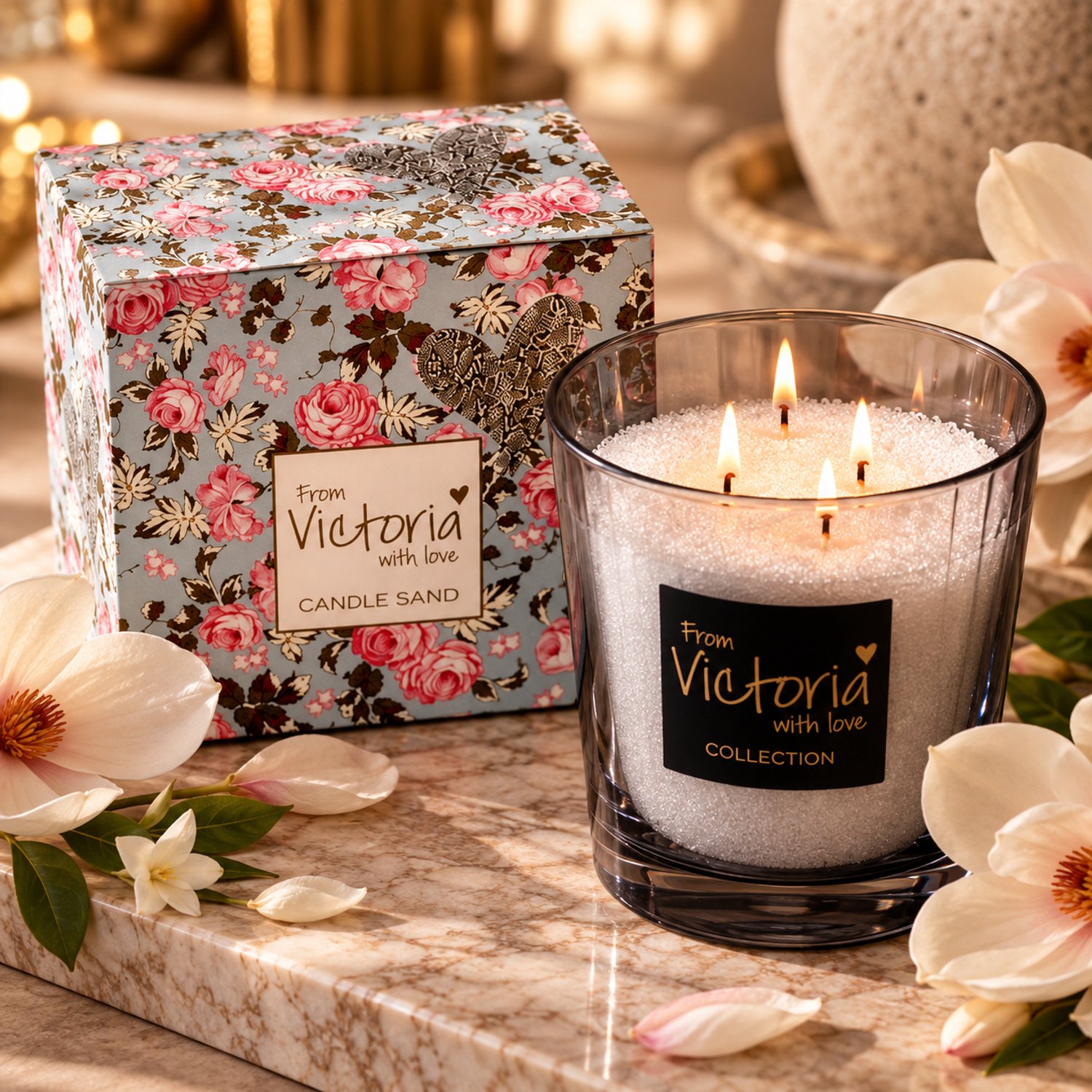 Victoria with Love Candle Sand Bloom – Geparfumeerd Kaarsenzand – Muskus, Magnolia & Jasmijn - 350 gr + 8 wieken