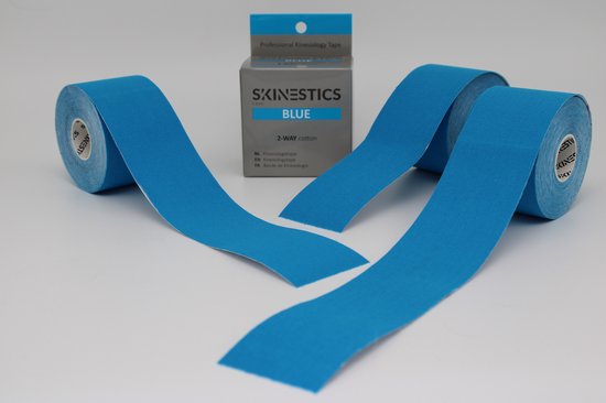 Rol blauwe kinesiotape van Skinestics.
