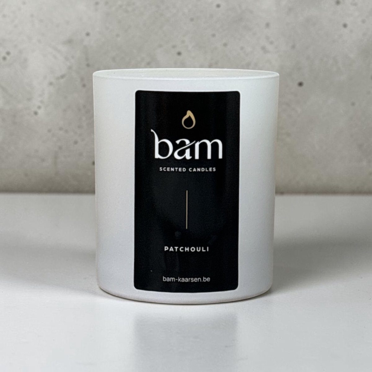 BAM Patchouli Geurkaars met Houten Wiek in Wit Potje – 60 Branduren – 190g – White Collection Medium – Zonnebloemwas – Vegan Cadeautip
