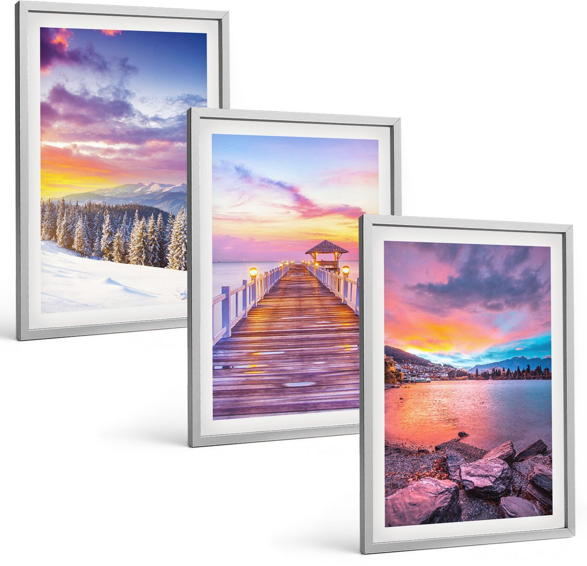 Coloray 3-Delige Schilderij Set - Winters Berglandschap Met Een Aanlegsteiger Aan Het Meer. - 40 x 60 cm - Stijlvolle Muurdecoratie - Kantoor Zilveren lijst