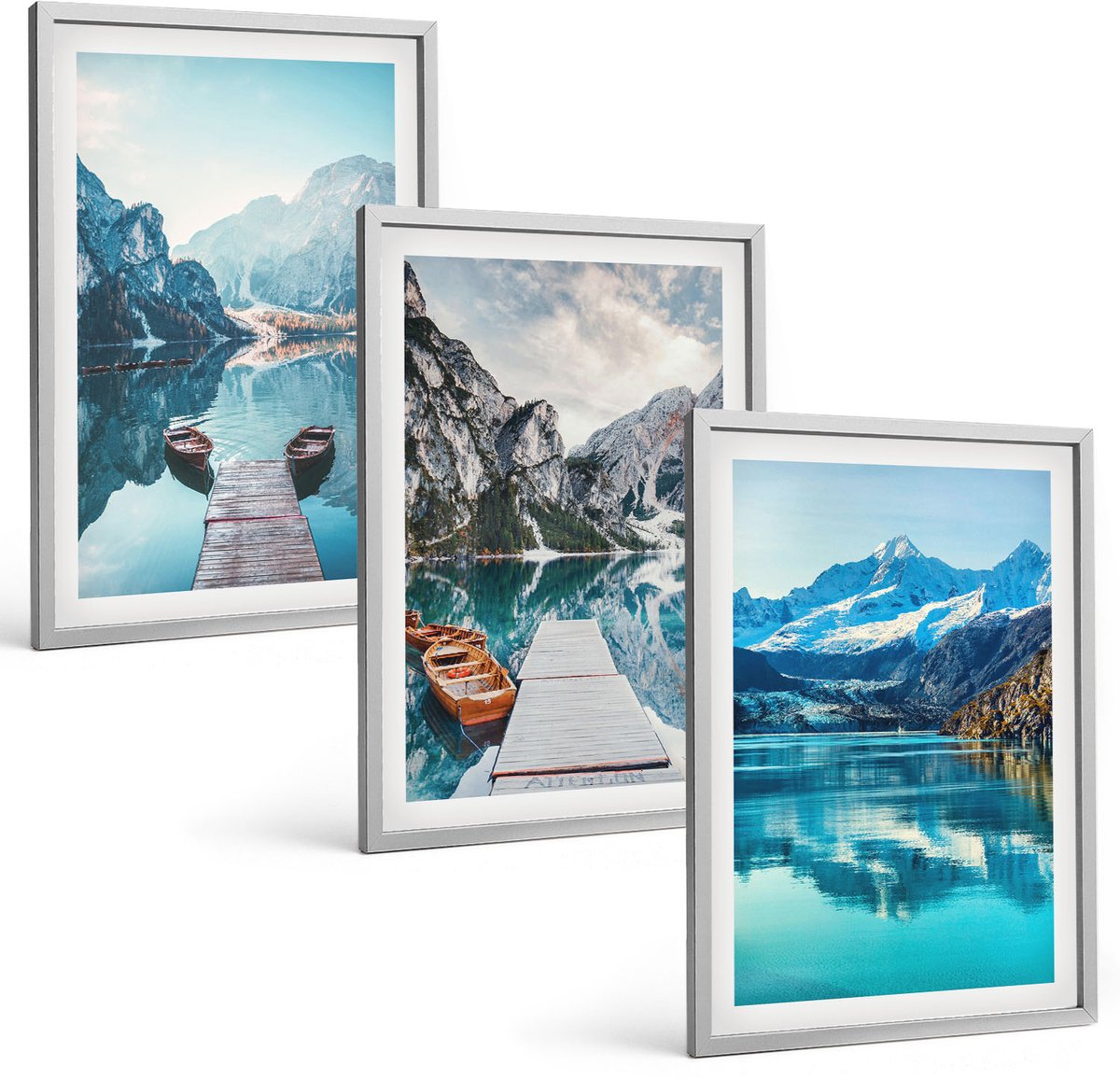 Coloray 3-Delige Schilderij Set - Bergmeren Met Boten En Weerspiegelingen In Het Water. - 40 x 60 cm - Stijlvolle Muurdecoratie - Kantoor - Moderne Wanddecoratie