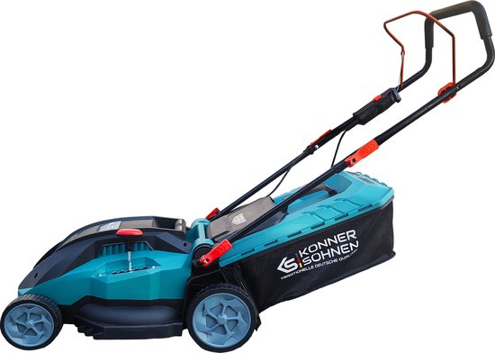 Zijaanzicht van een teal-kleurige grasmaaier met een zwarte grasopvangzak en een merklogo. Grijze wielen.