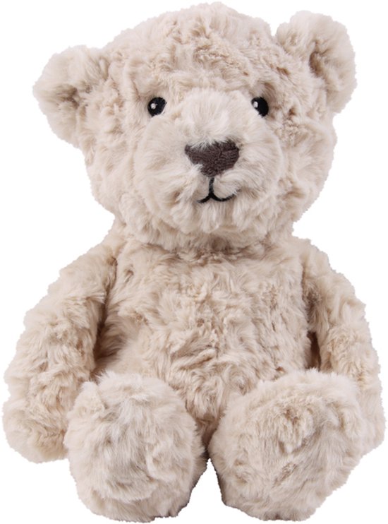 Een zachte, lichtbeige teddybeer met een bruine neus en zwarte ogen, zittend.