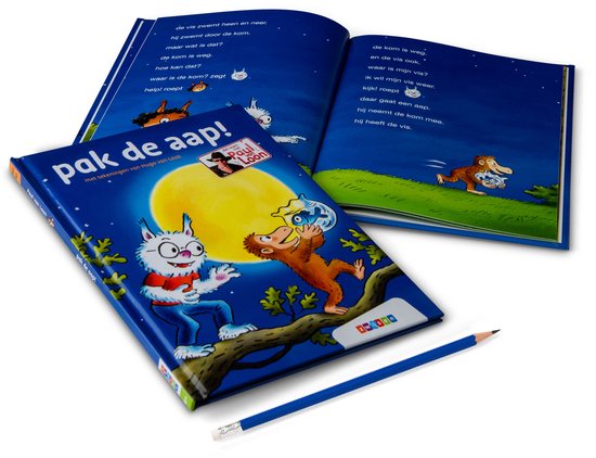 Voor- en achterkant van een kinderboek met een vos en een aap op een boomtak bij volle maan. Met potlood.