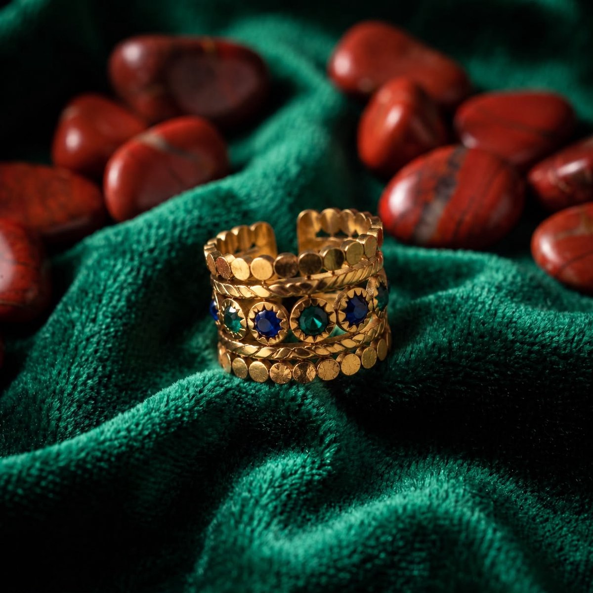 Aneplus Dames Ring Goudkleurig – Brede Statement Ring met Blauwe & Groene Steentjes – Elegante Trendy Ring voor Dames