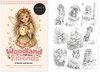 Gekleurd illustratie van 'Woodland Friends' kleurboek met een fee die een pot met vuurvliegjes vasthoudt. Diverse andere tekeningen van feeën, een hert, kabouter en uil.