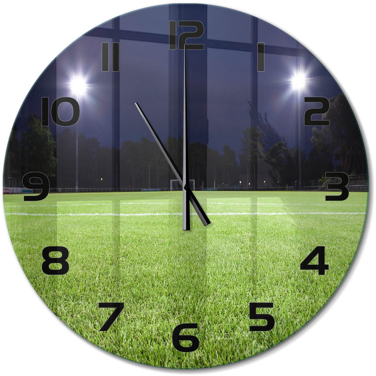 TULUP Wandklok - Voetbalveld Gekleurde Glazen Klok - fi60 cm - Groente Glazen Klok Met Print - Zwarte handen - Ronde Klok - Moderne Wandklok Glas - Wandklok Glas Decoratie