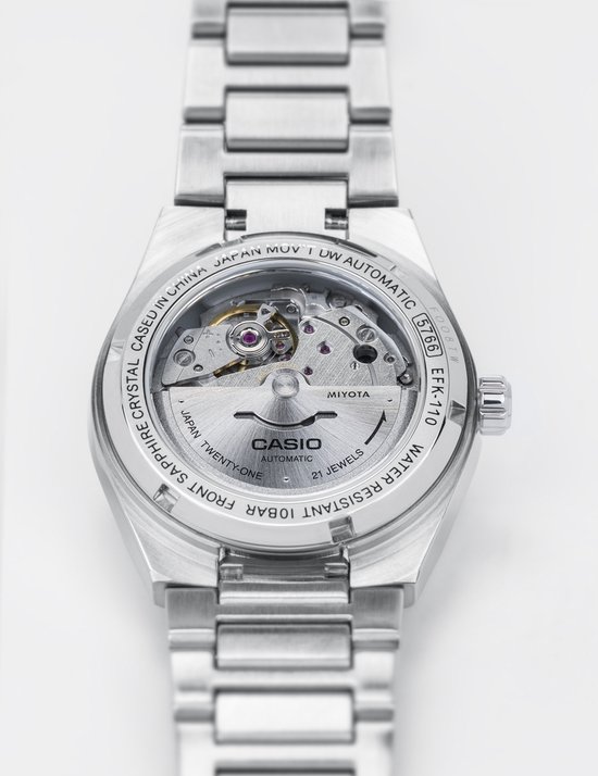 Achterkant van Casio Edifice horloge met zichtbaar automatisch uurwerk, roestvrijstalen kast en band.
