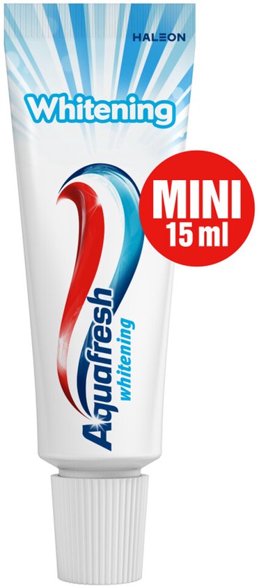 Aquafresh Whitening tandpasta, 15ml mini tube met blauwe en rode curve en "MINI 15ml" aanduiding.