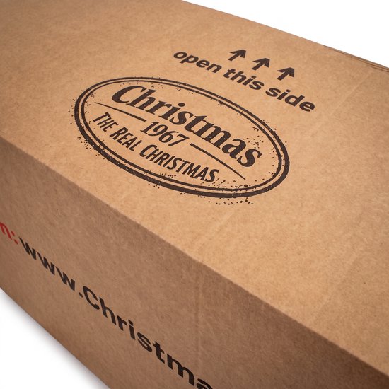 Bruine kartonnen doos met de tekst "Christmas 1967 The Real Christmas" en "open this side".