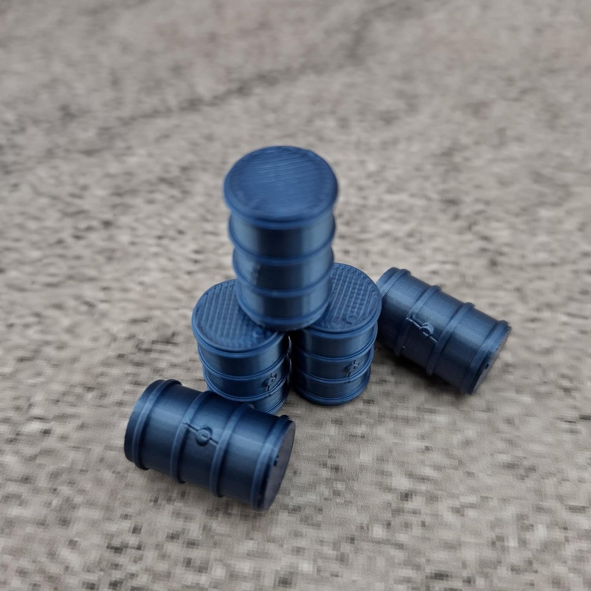5 x 200 liter, olievat, blauw-metallic, compatibel met spoor 0 1:45 fabriek, spoorweg, lading, accessoires (blauw-metallic)
