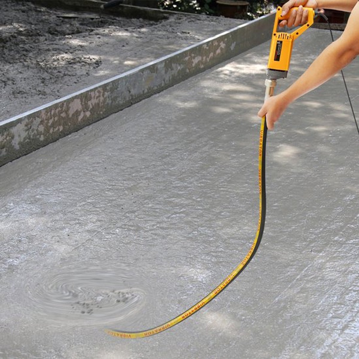 Betonvibrator Elektrisch - 1300 W Vermogen - 6,6 ft Trilstaaf - Draagbaar Gereedschap - Cementvibrator - Voor Bouw En Reparatie
