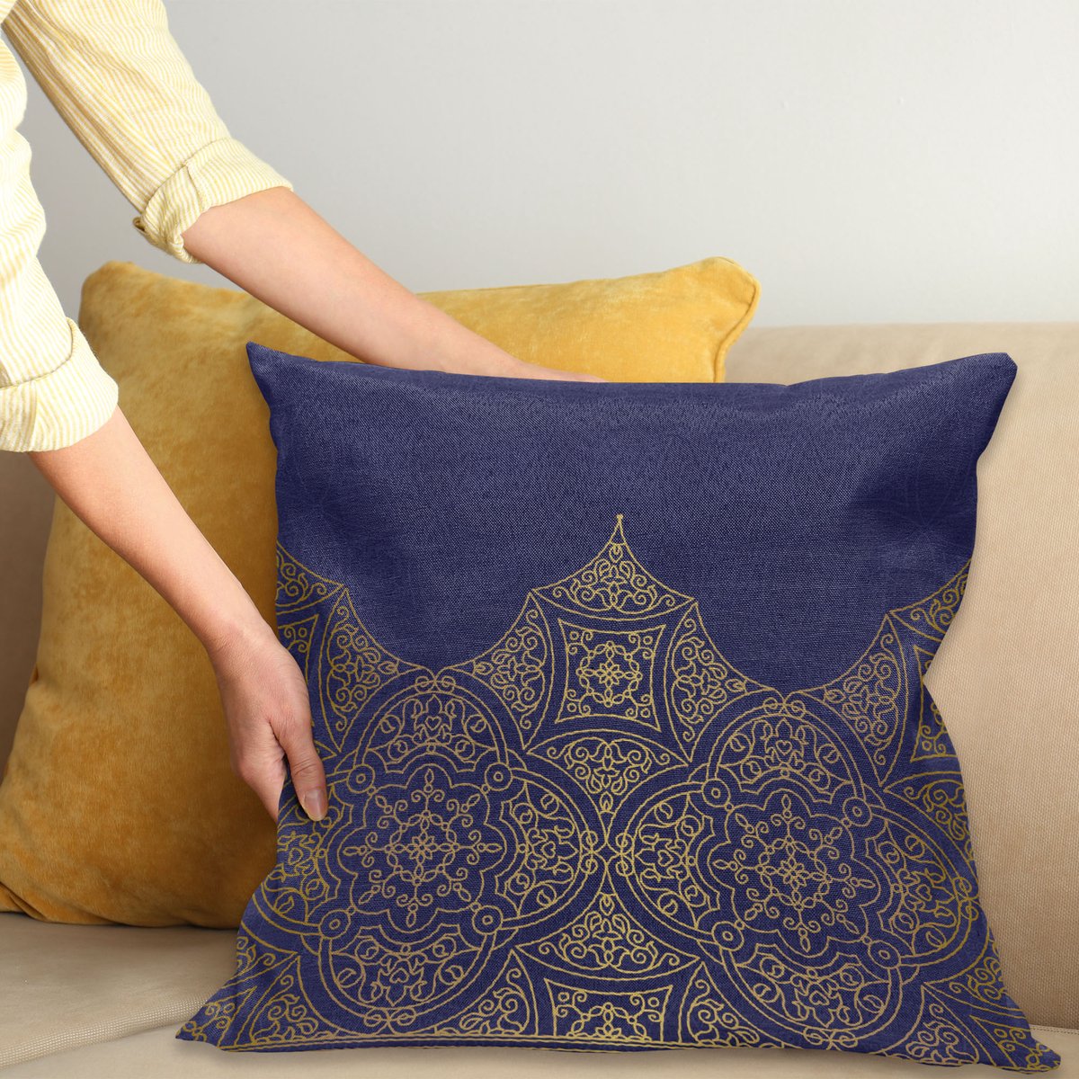 ABAKUHAUS Marineblauw Blauw en Geel Sierkussenhoes, Exotisch Orient Stijl Ornament Ottoman Cultuur Geïnspireerd Patroon, Decoratieve Vierkante Sierkussenhoes, 16" X 16", Indigo en Geel