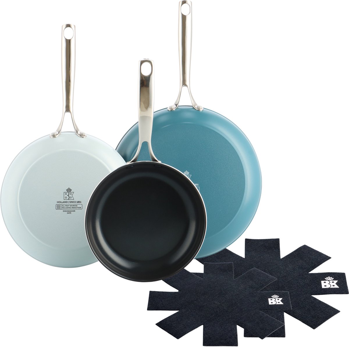 BK Sky Koekenpannenset 3 delig met 2 pan protectors - 20/24/28cm - PFAS vrije antikleeflaag – Pannenset inductie - Keramische pan – Ovenbestendig tot 220°C – RVS handgrepen - Blauw