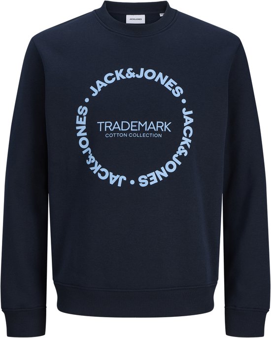 Donkerblauwe sweater met ronde Jack & Jones 'Trademark Cotton Collection' opdruk.
