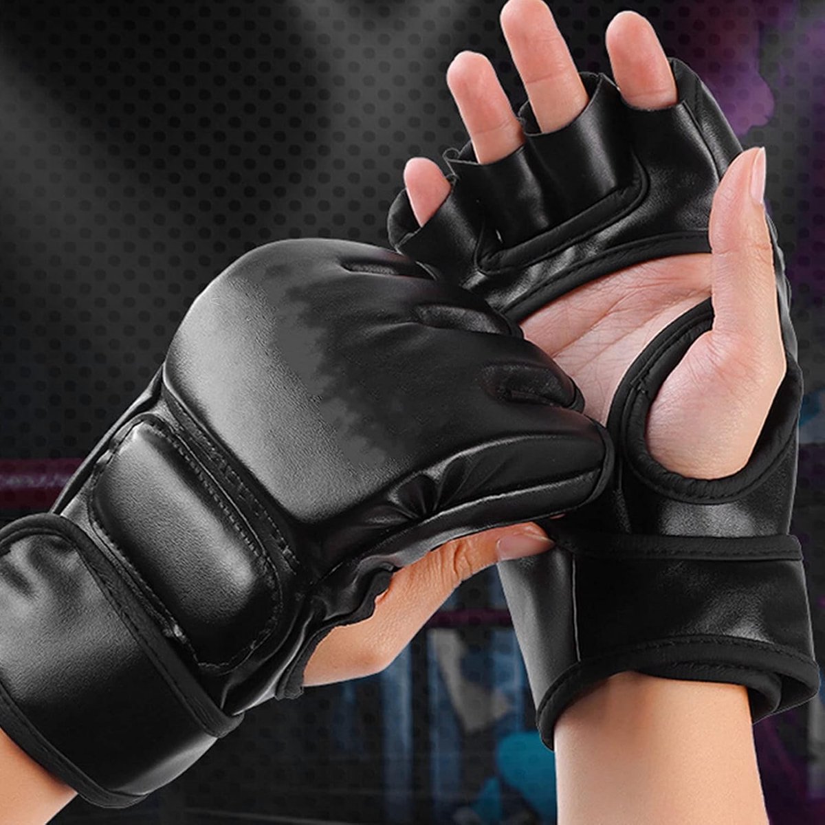1 Paar Bokshandschoenen Schokabsorptie Halve Vinger Bokshandschoenen voor Sanda Training Muay Thai MMA Fitness Vechten Absorbeert Snel Stof Blijft Waardoor Handschoenen Open Gaan met een a