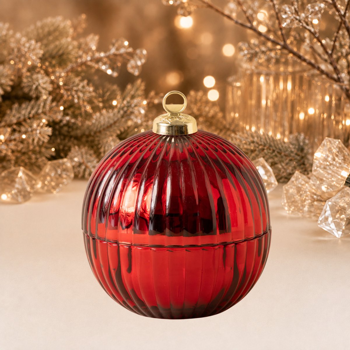 Luxe Glazen Kerstbal Geurkaars met deksel - Rood - Knisperende Houten Lont – Limited Edition – Dierproefvrij - Handgemaakt - Geïnspireerd op Jankie Home Sweet Home