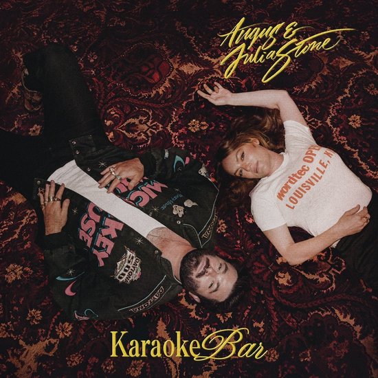 August & Julia Stone liggen op een tapijt. Ze dragen "Karaoke Bar" op de cover. De man draagt een jas met "Daytona" en "Key Mouse" tekst.