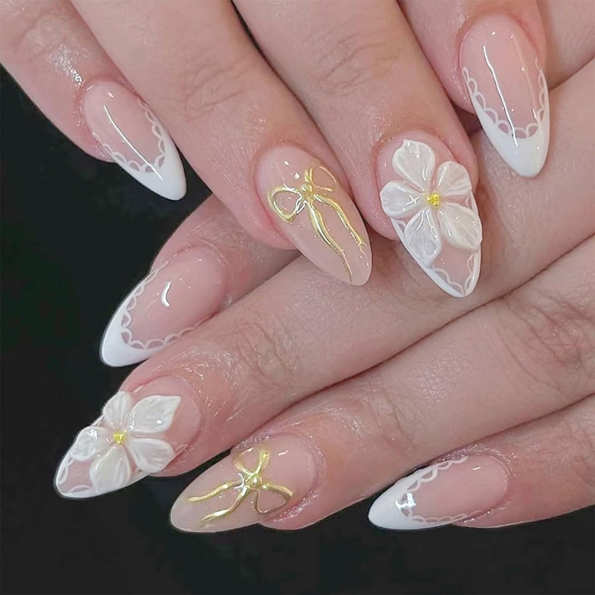24-delige kunstnagelset in amandelvorm, nudekleur roze met Franse puntjes, verfijnd ontwerp