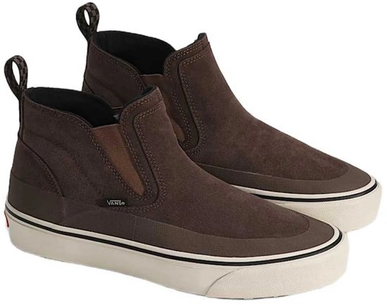 Paar bruine Vans Mid-slip sneakers in suède met treklipjes bij de hiel.