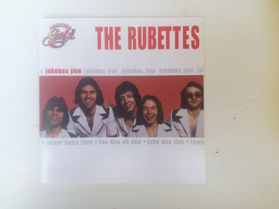 De voorkant van een 'Forever Gold' album van The Rubettes, met een rode achtergrond. De bandleden dragen witte jasjes met blauwe revers.