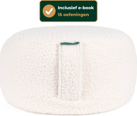 Rond, wit meditatiekussen van zachte teddy stof met draaglus en label, inclusief e-book met 15 oefeningen.