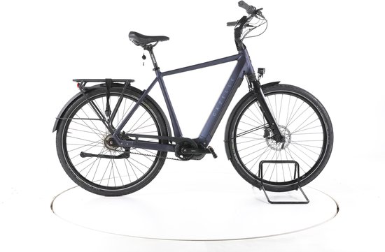 Blauwe Gazelle elektrische stadsfiets, zijaanzicht met zwarte banden en zadel.
