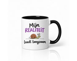 Schattige Hallucineren 'Mijn Realiteit Laadt Langzaam' Mok – Humoristische Koffiemok voor Dromers en AI-Fans